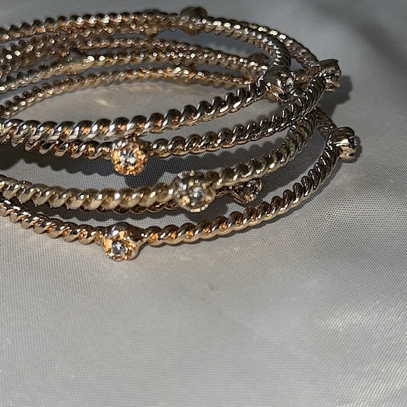 Elegant Gold Cable Bangle Set Rhinestone Flower Accents Set of 5 - Picture 11 of 11